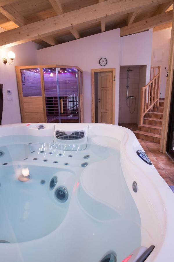 Wellness privát Štyri Lipy Villa Háromrevuca Kültér fotó