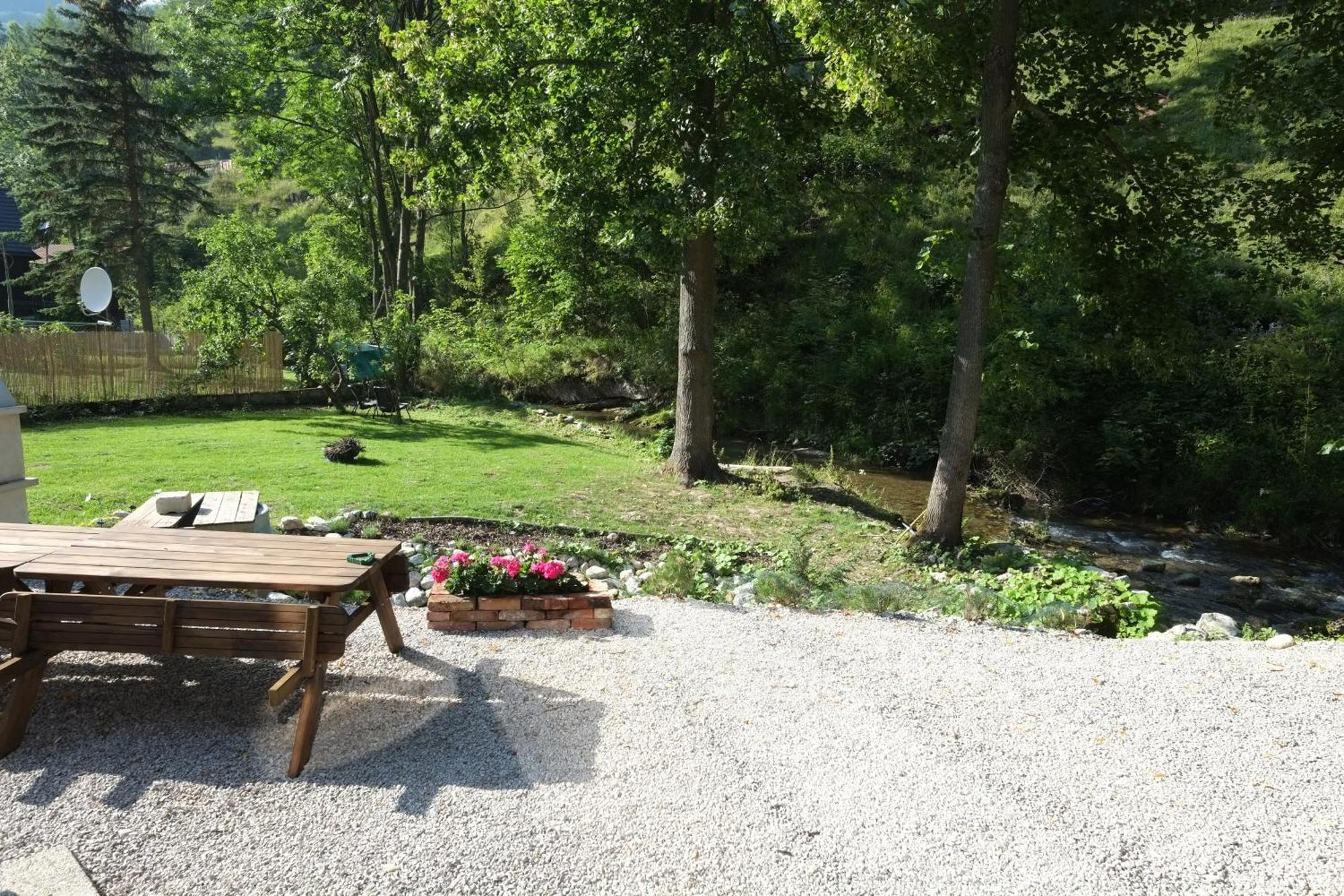 Wellness privát Štyri Lipy Villa Háromrevuca Kültér fotó